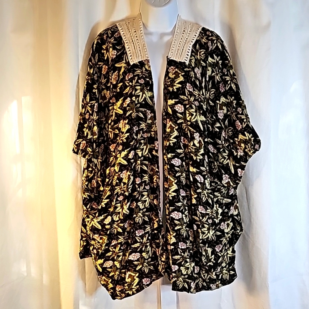 2/$20 Entro L Crochet Leaf Open Cardigan